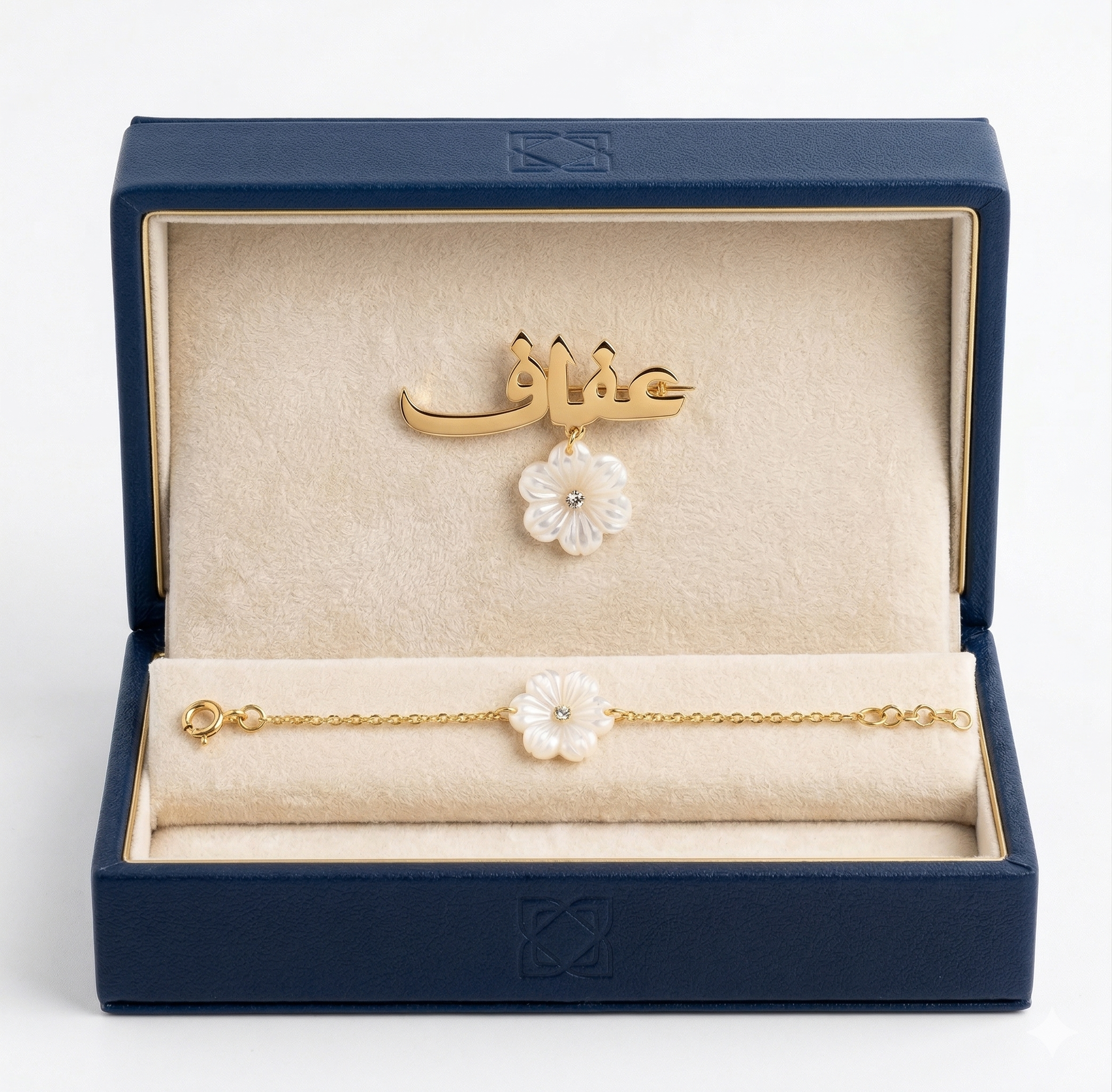 سوارة فضة مطلية بالذهب منقوشة باسم المولود — هدية مولود عُمان